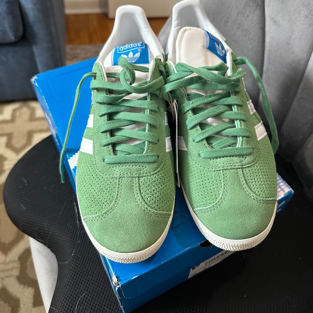 Adidas Men’s Gazelle Sneakers New in Box 8.5